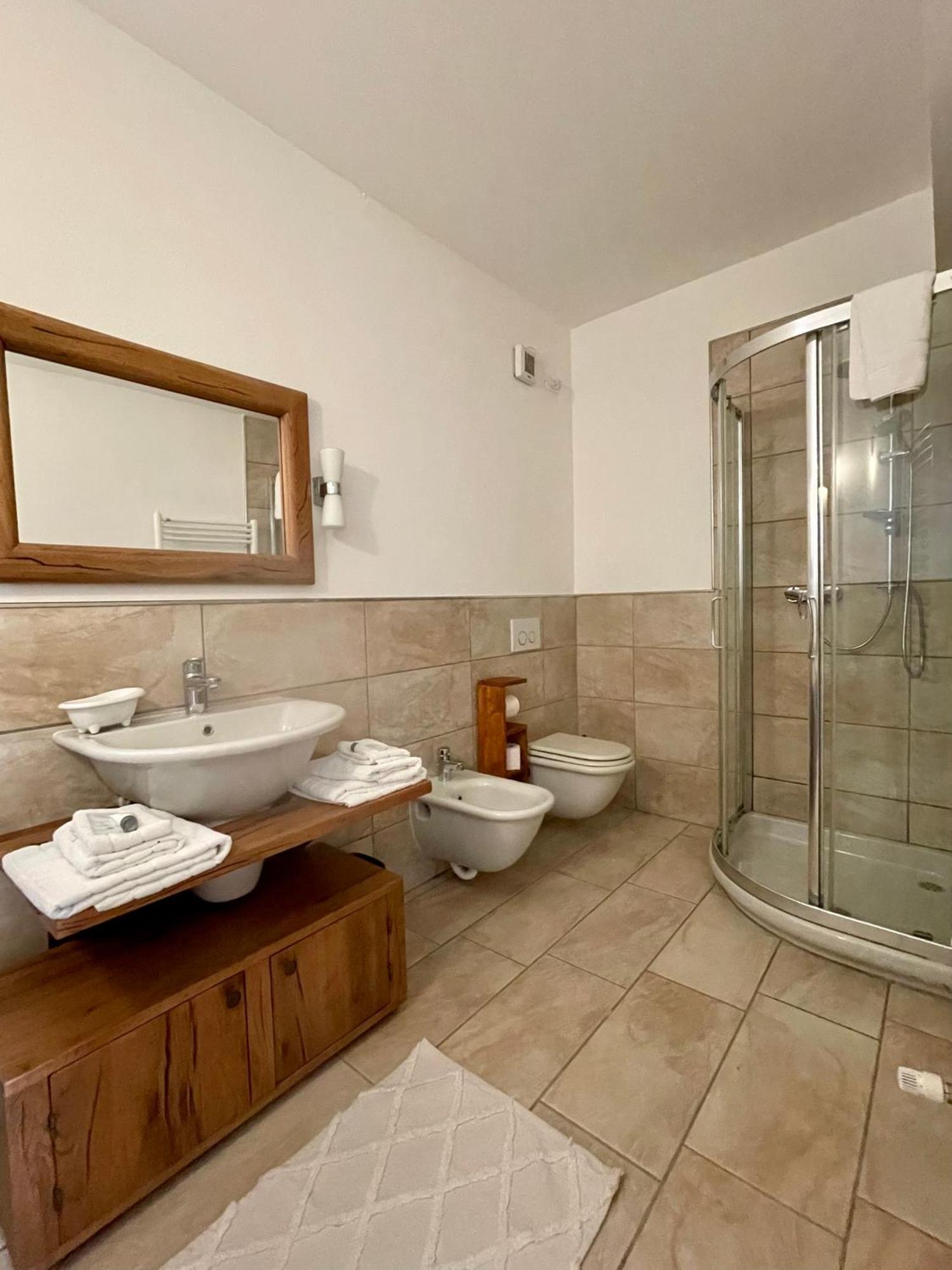 מנדלו דל לאריו Agriturismo La Selvaggia מראה חיצוני תמונה