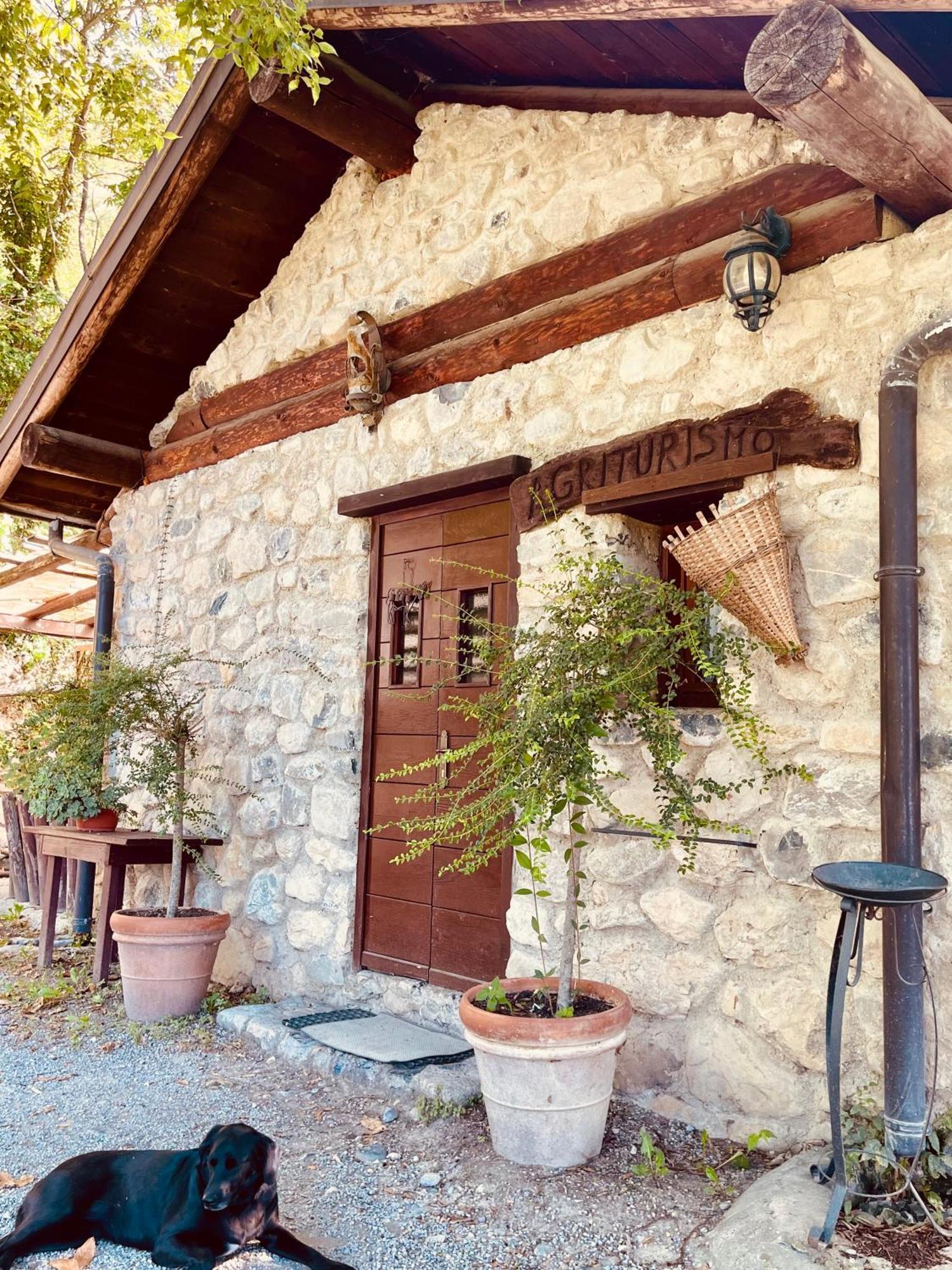 מנדלו דל לאריו Agriturismo La Selvaggia מראה חיצוני תמונה