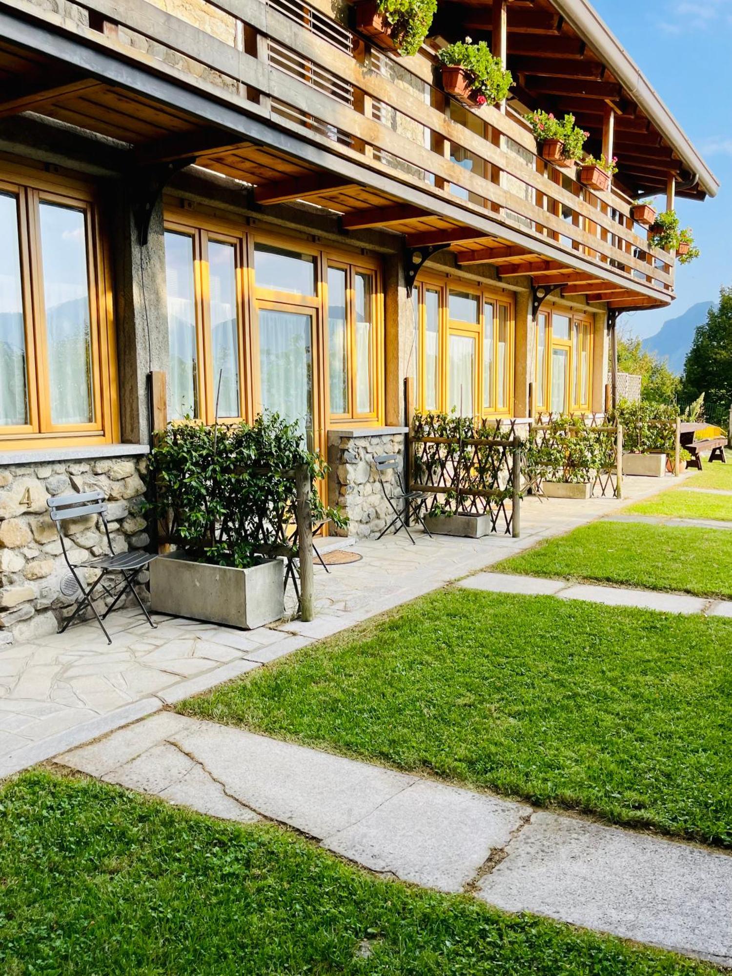מנדלו דל לאריו Agriturismo La Selvaggia מראה חיצוני תמונה